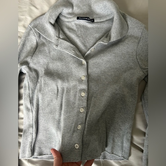 Brandy Melville Cropped Long Sleeve - Picture 4 of 10